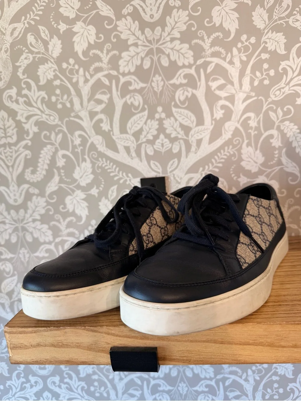 Gucci GG Supreme Tessuto Dark Blue Black Low Cut Fashion Sneakers Size 7.5 Mens